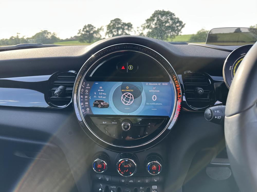 MINI Electric Hatch Cooper SE 32.6kWh Shadow Edition Hatchback 3dr Electric Auto (184 ps)