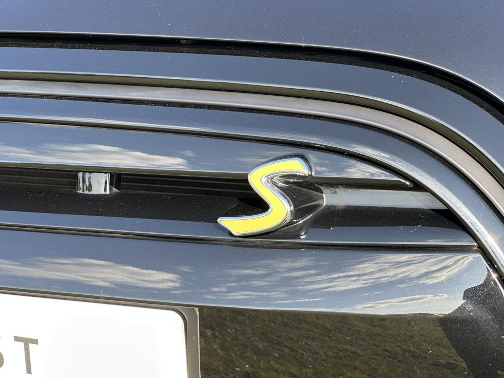 MINI Electric Hatch Cooper SE 32.6kWh Shadow Edition Hatchback 3dr Electric Auto (184 ps)