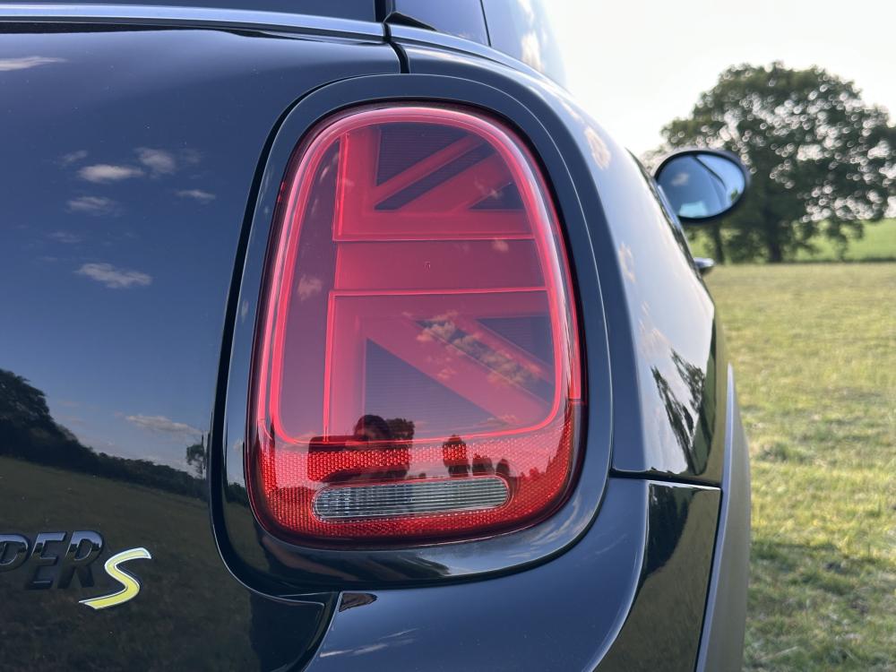 MINI Electric Hatch Cooper SE 32.6kWh Shadow Edition Hatchback 3dr Electric Auto (184 ps)