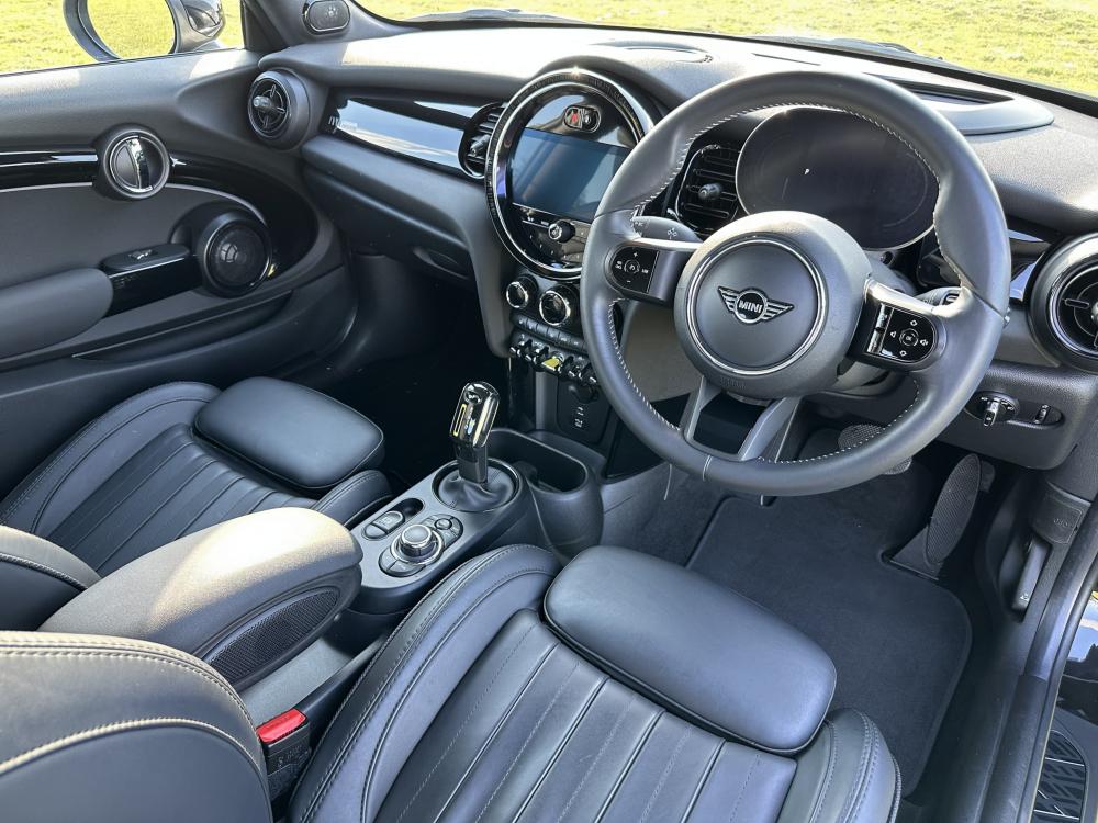 MINI Electric Hatch Cooper SE 32.6kWh Shadow Edition Hatchback 3dr Electric Auto (184 ps)
