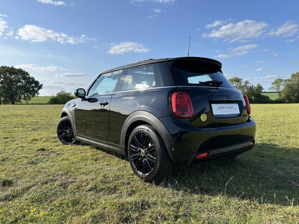 MINI Electric Hatch Cooper SE 32.6kWh Shadow Edition Hatchback 3dr Electric Auto (184 ps)