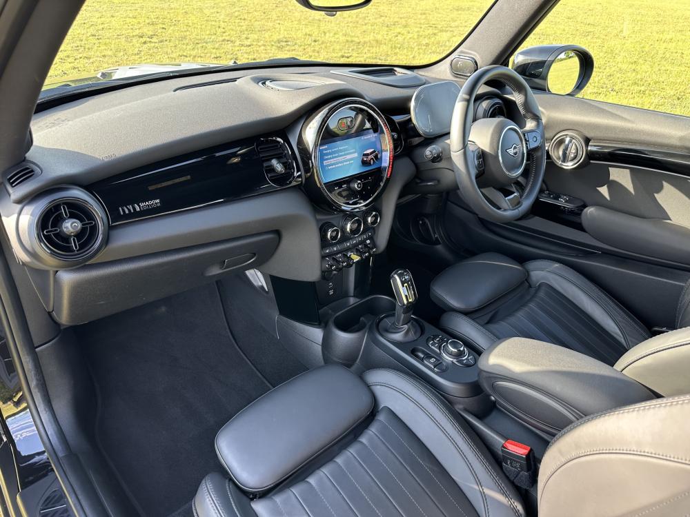 MINI Electric Hatch Cooper SE 32.6kWh Shadow Edition Hatchback 3dr Electric Auto (184 ps)