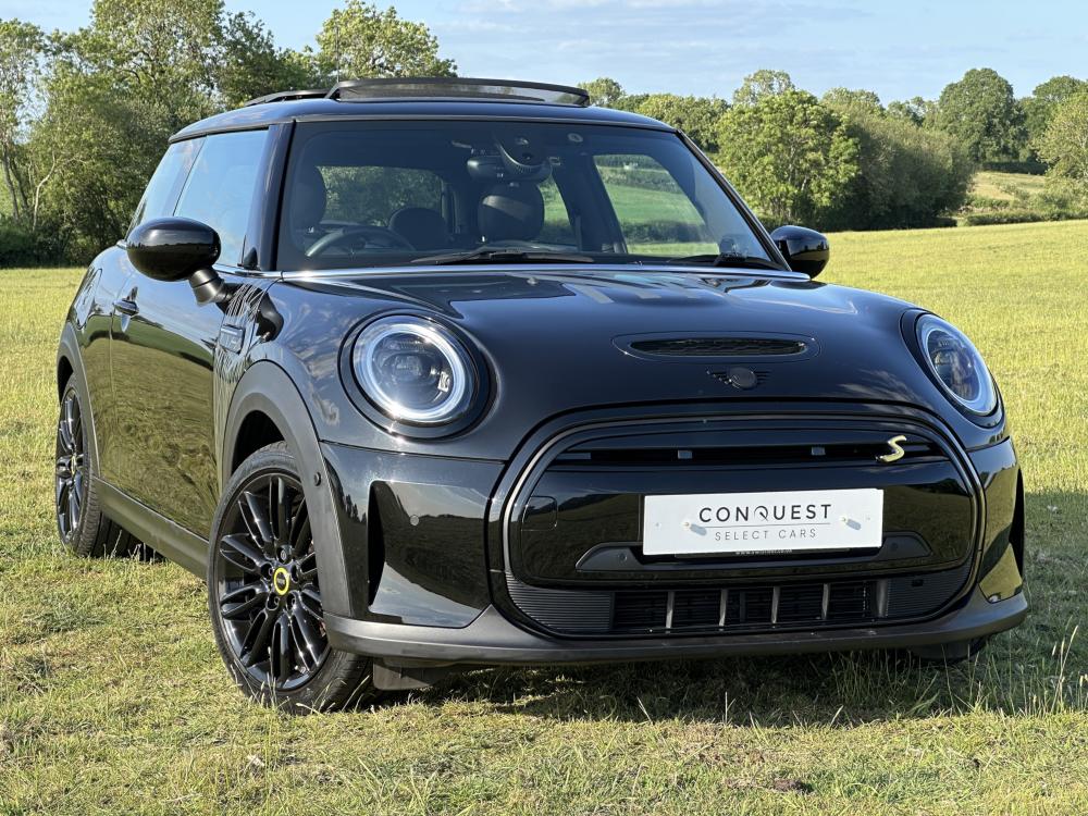 MINI Electric Hatch Cooper SE 32.6kWh Shadow Edition Hatchback 3dr Electric Auto (184 ps)