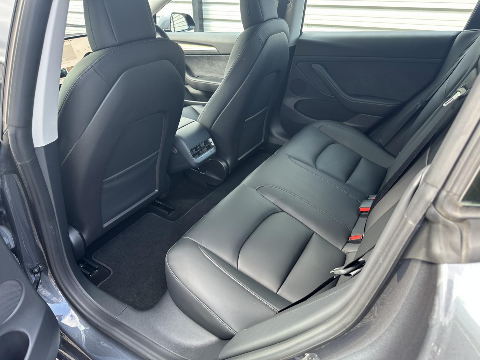 Tesla Model 3 Standard Range Plus Saloon 4dr Electric Auto RWD (241 bhp)