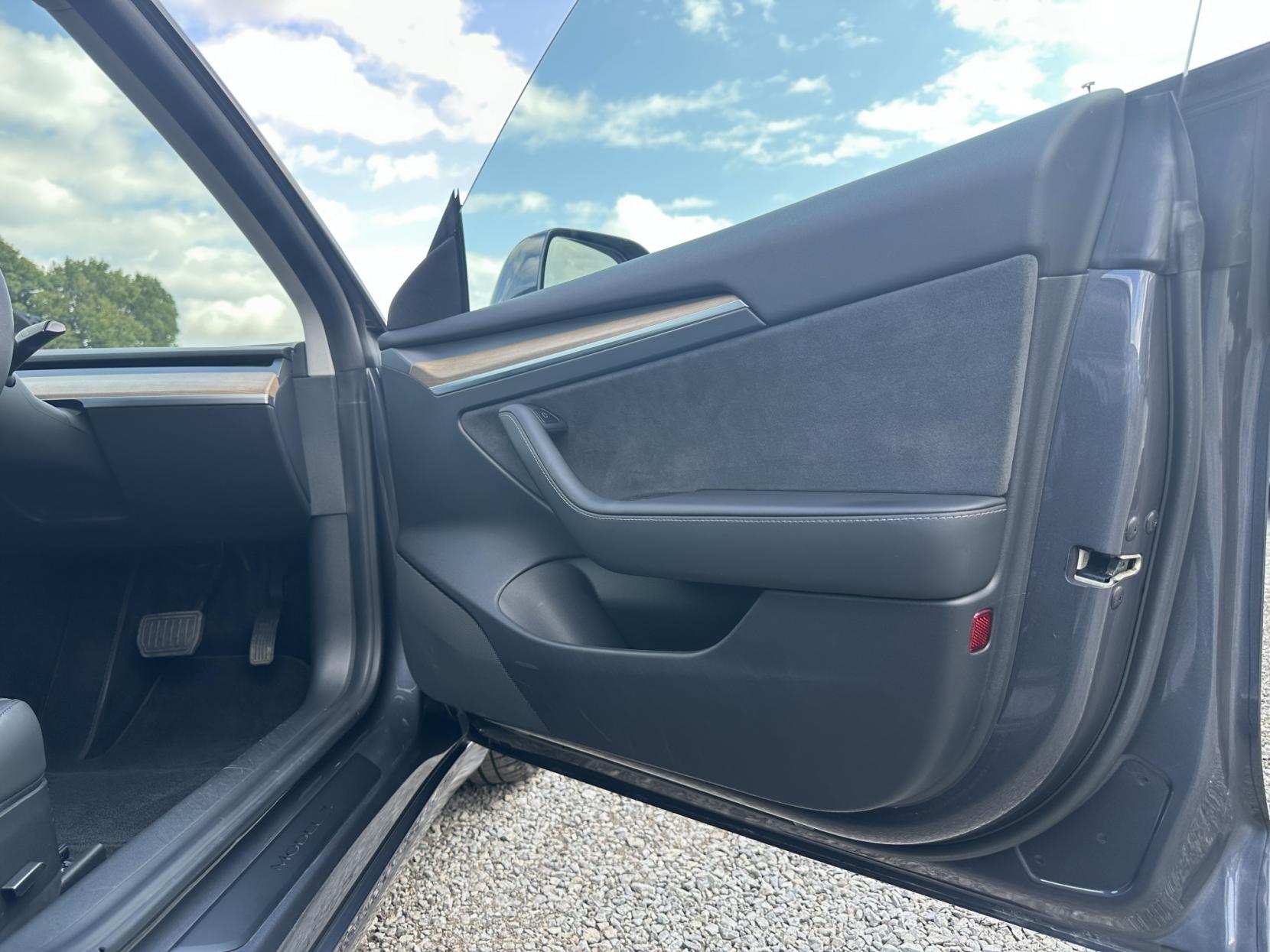 Tesla Model 3 Standard Range Plus Saloon 4dr Electric Auto RWD (241 bhp)