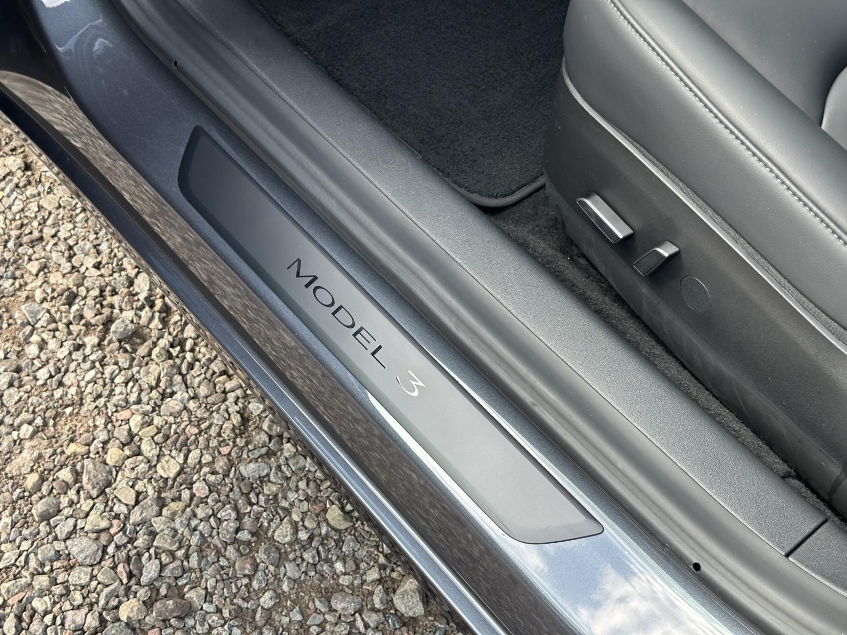 Tesla Model 3 Standard Range Plus Saloon 4dr Electric Auto RWD (241 bhp)