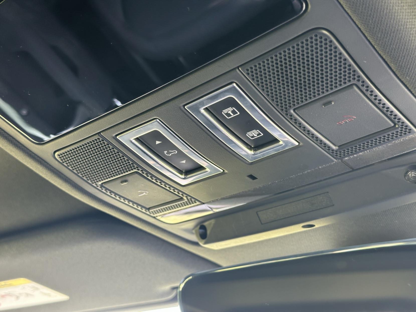 Land Rover Defender 110 3.0 D300 MHEV 75th Limited Edition SUV 5dr Diesel Auto 4WD Euro 6 (s/s) (300 ps)