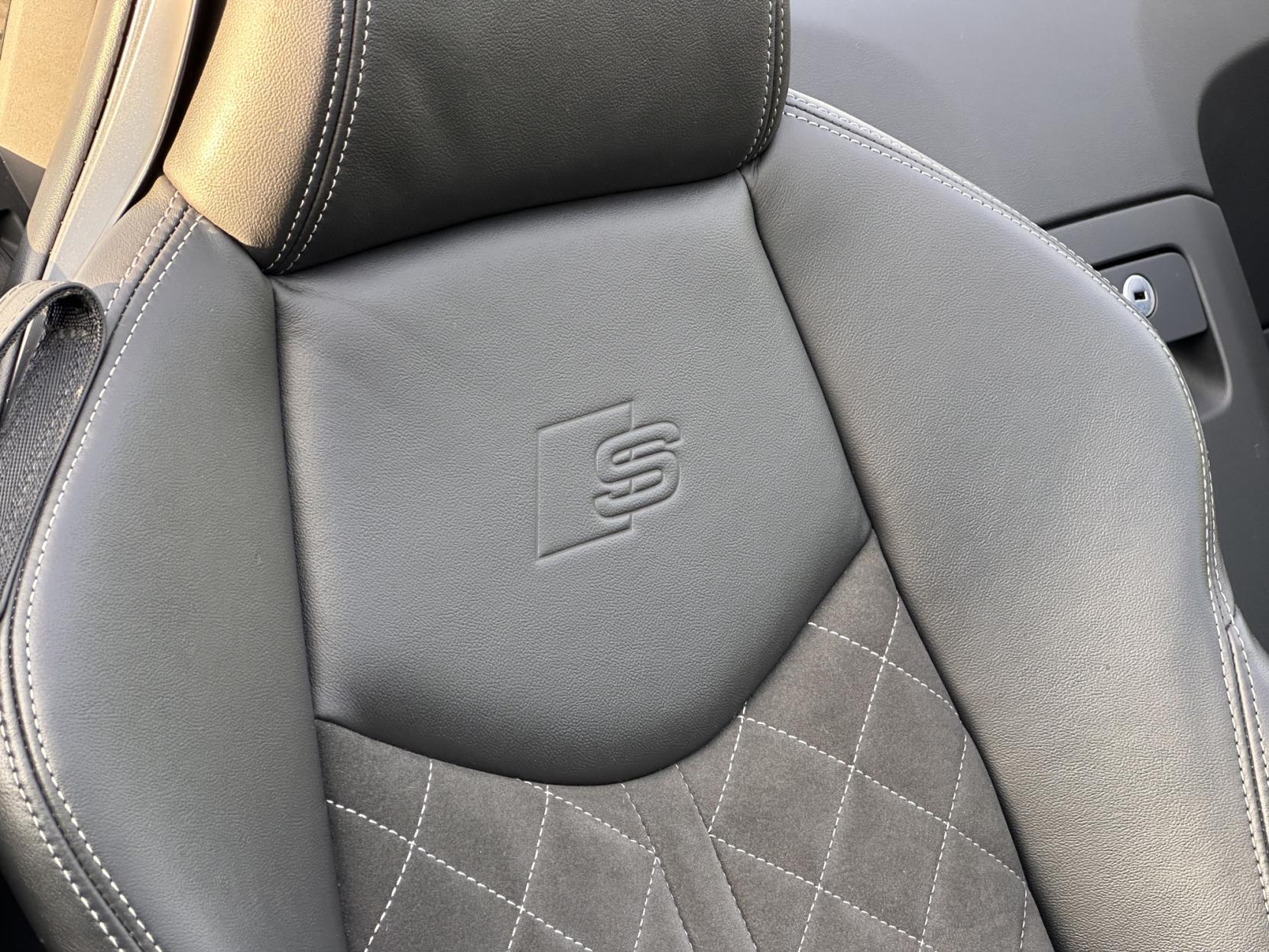 Audi TT 2.0 TFSI 40 Black Edition Roadster 2dr Petrol S Tronic Euro 6 (s/s) (197 ps)