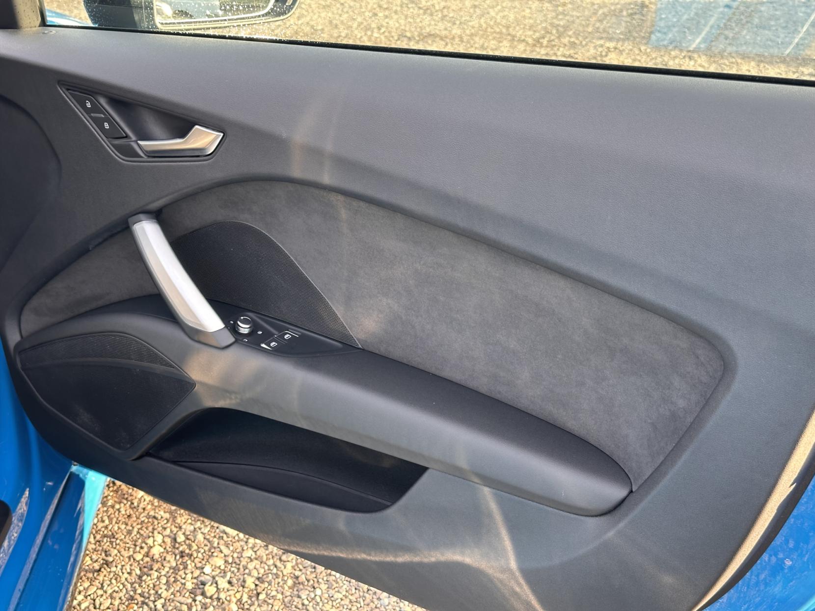 Audi TT 2.0 TFSI 40 Black Edition Roadster 2dr Petrol S Tronic Euro 6 (s/s) (197 ps)