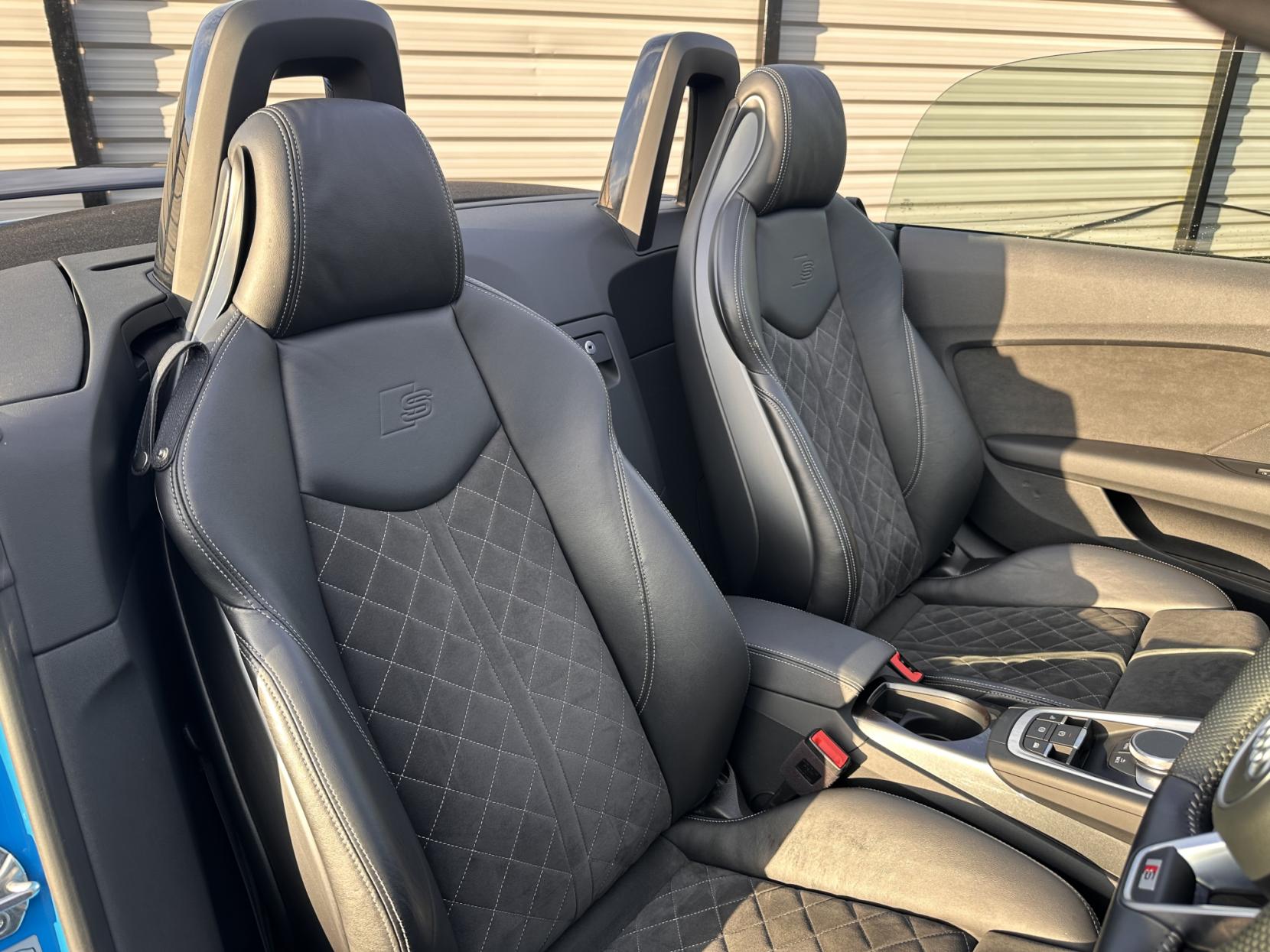 Audi TT 2.0 TFSI 40 Black Edition Roadster 2dr Petrol S Tronic Euro 6 (s/s) (197 ps)