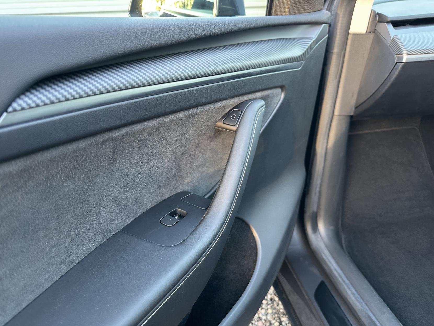 Tesla Model Y (Dual Motor) Long Range SUV 5dr Electric Auto 4WDE (384 bhp)