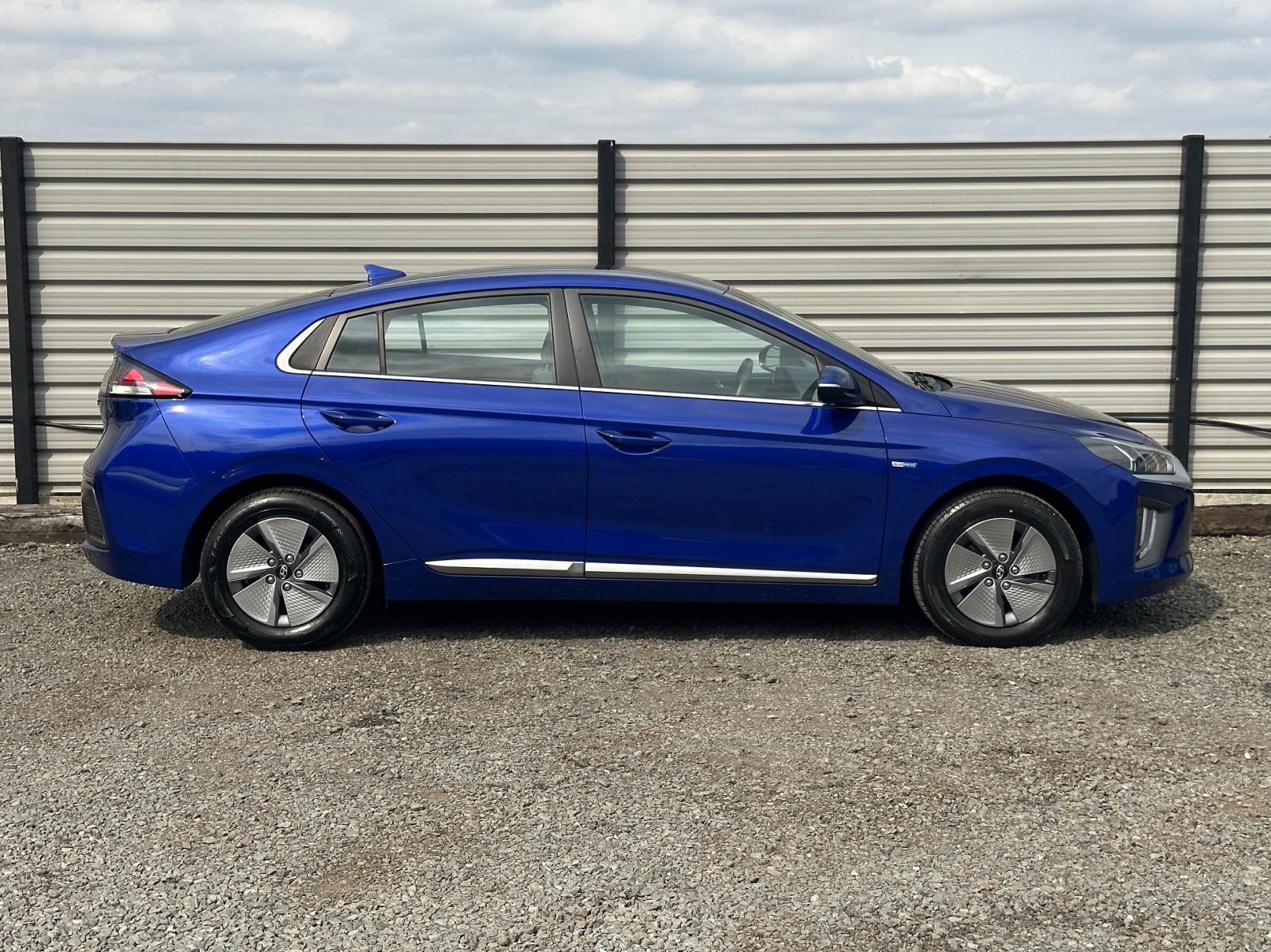 Hyundai IONIQ 1.6 h-GDi Premium Hatchback 5dr Petrol Hybrid DCT Euro 6 (s/s) (141 ps)