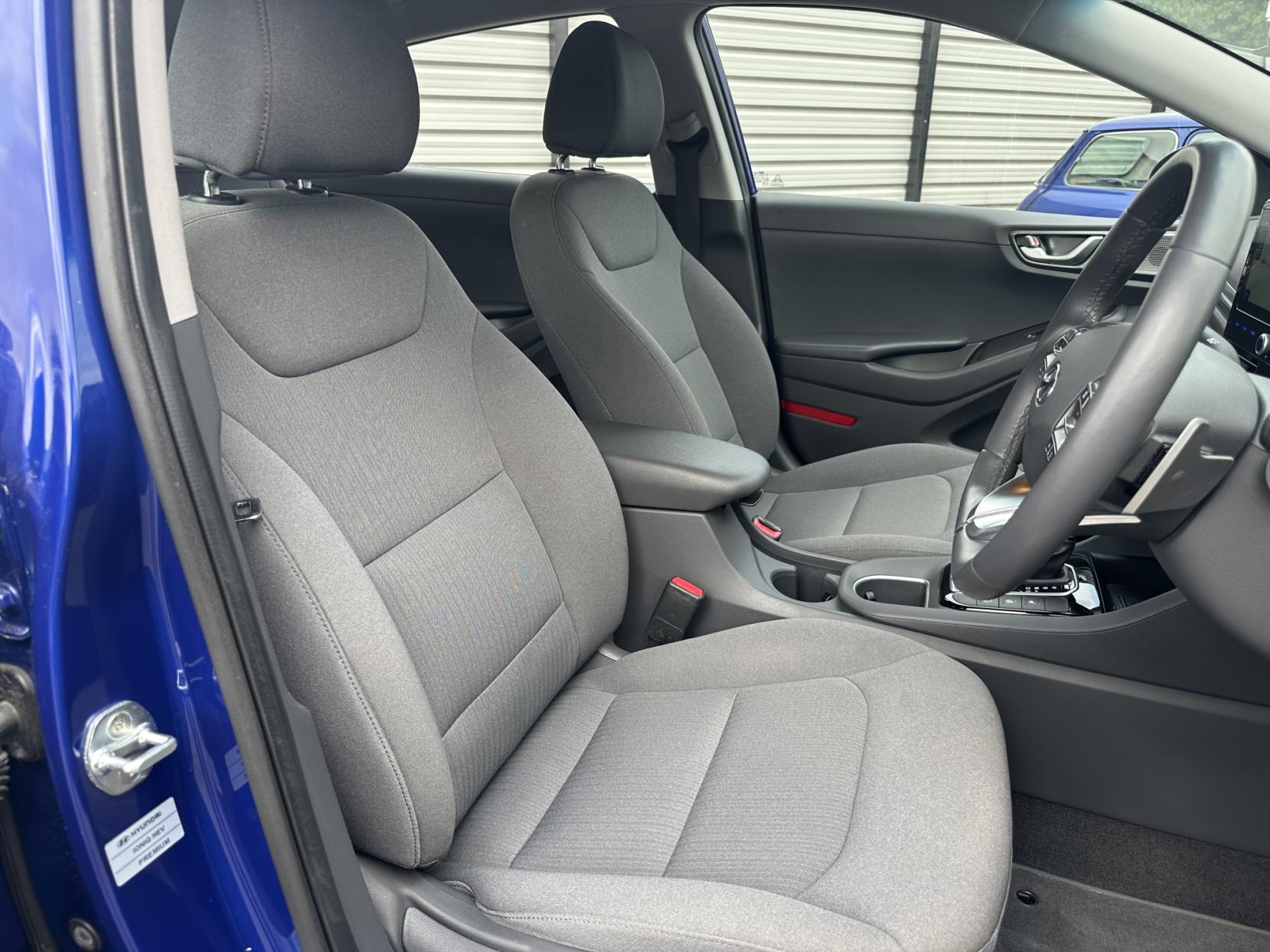 Hyundai IONIQ 1.6 h-GDi Premium Hatchback 5dr Petrol Hybrid DCT Euro 6 (s/s) (141 ps)
