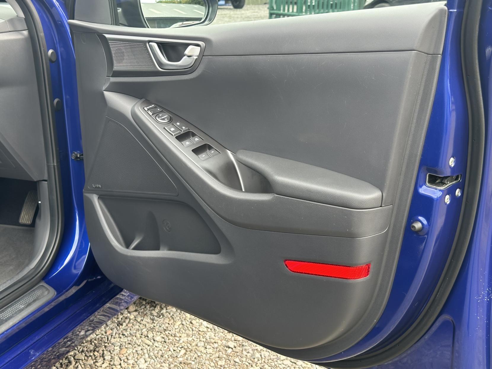 Hyundai IONIQ 1.6 h-GDi Premium Hatchback 5dr Petrol Hybrid DCT Euro 6 (s/s) (141 ps)