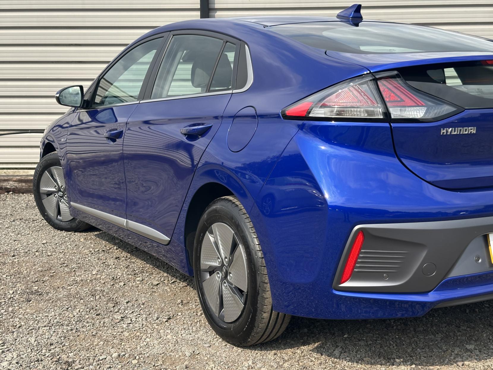Hyundai IONIQ 1.6 h-GDi Premium Hatchback 5dr Petrol Hybrid DCT Euro 6 (s/s) (141 ps)