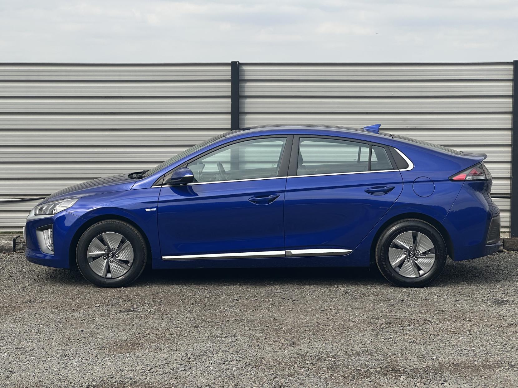 Hyundai IONIQ 1.6 h-GDi Premium Hatchback 5dr Petrol Hybrid DCT Euro 6 (s/s) (141 ps)